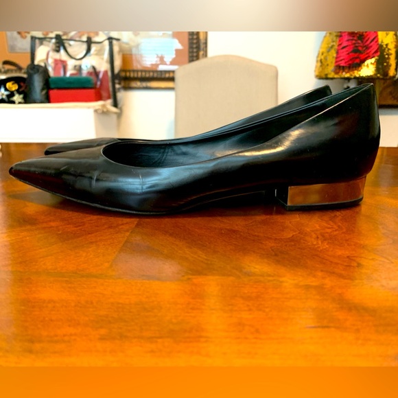 Max Mara black leather with small gold heel in EUC 🥰 - Picture 2 of 8